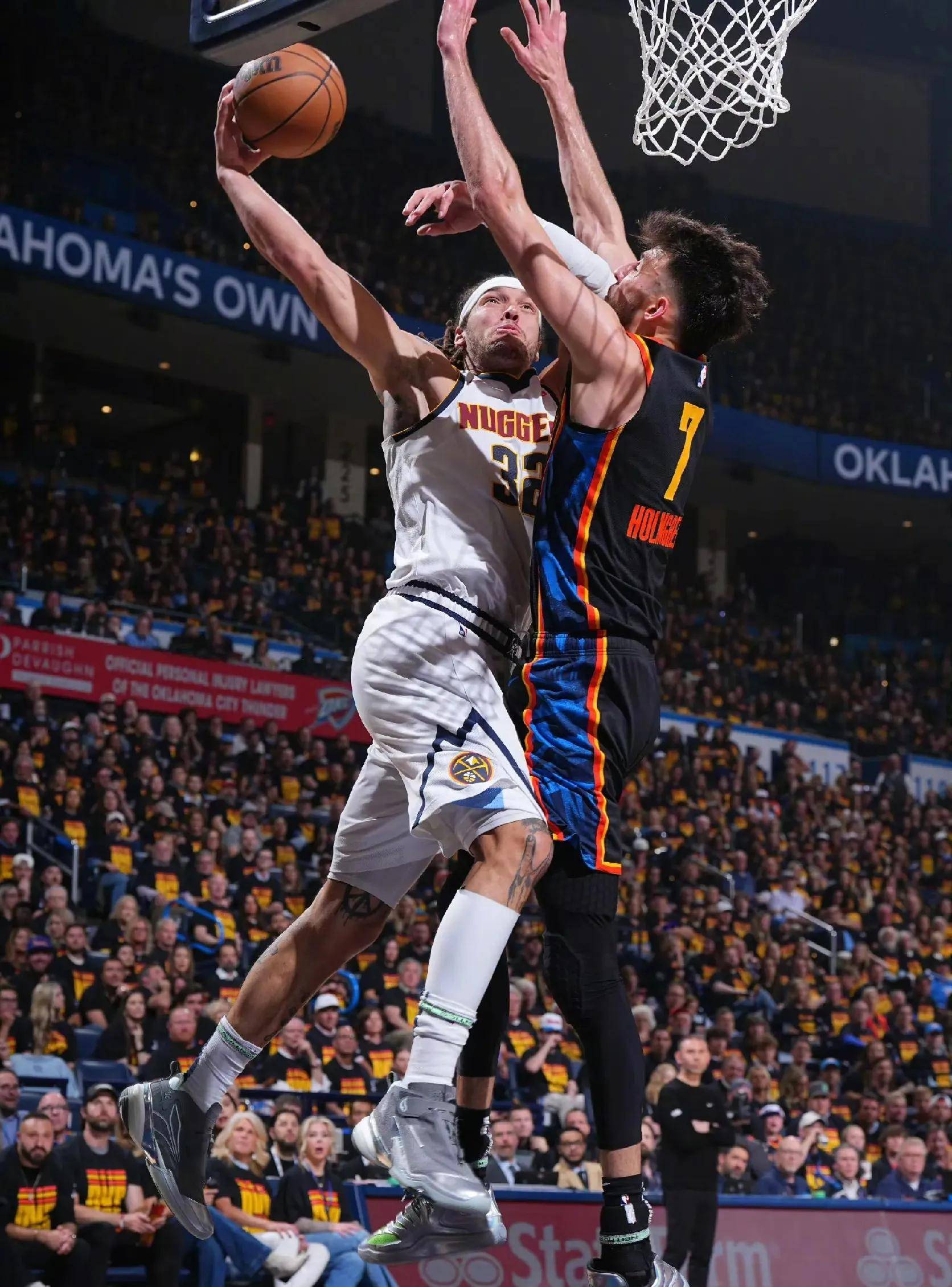 浓眉哥重要时刻锐不可当，掘金带队取胜！的简单介绍